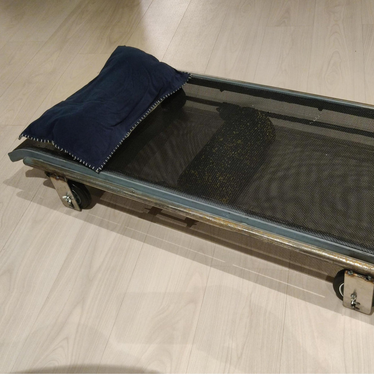 Bed Roller prototype with a loose pillow