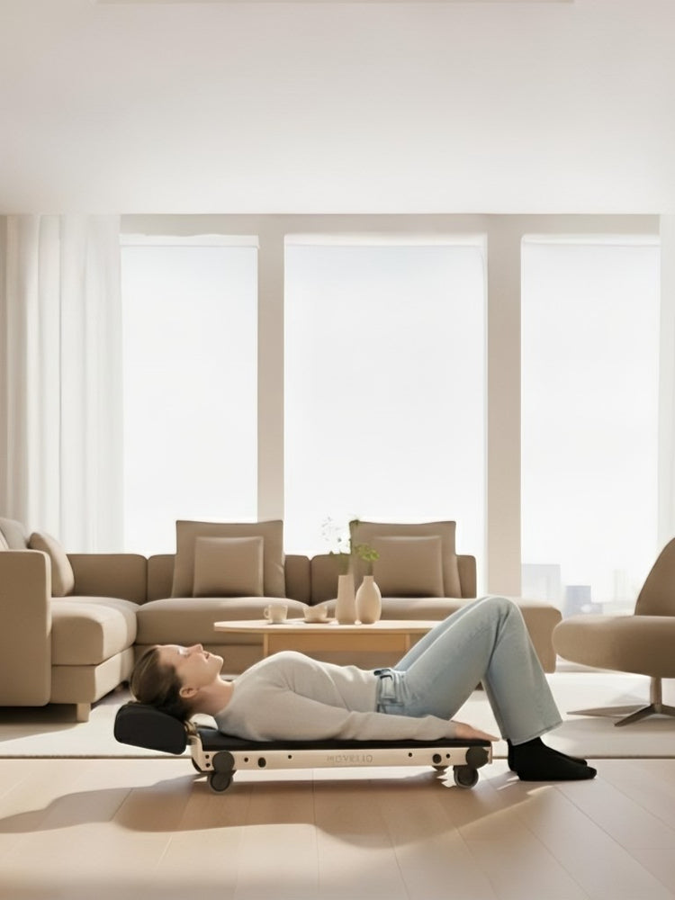 Demonstration av Movelio Bed Roller i användning i ett vardagsrumsområde.