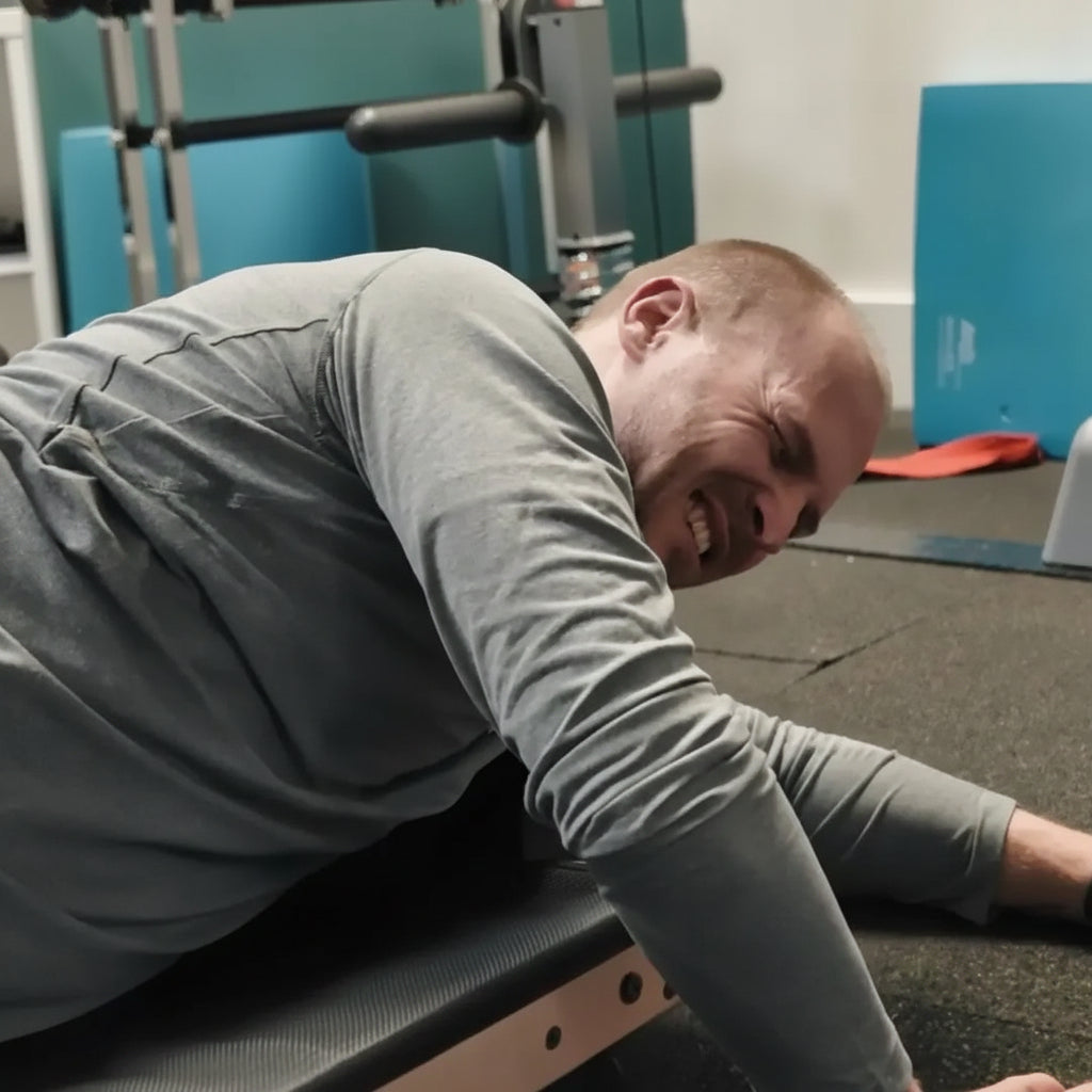 Athletic user performing side massage on Movelio Bed Roller Professional